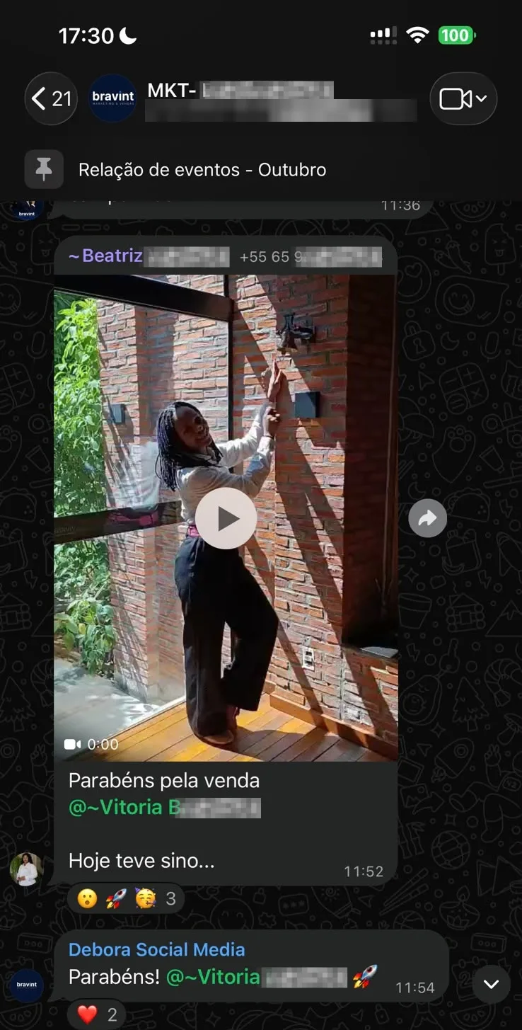 Vídeo de uma vendedora tocando o sino com a legenda: parabéns pela venda, hoje teve sino